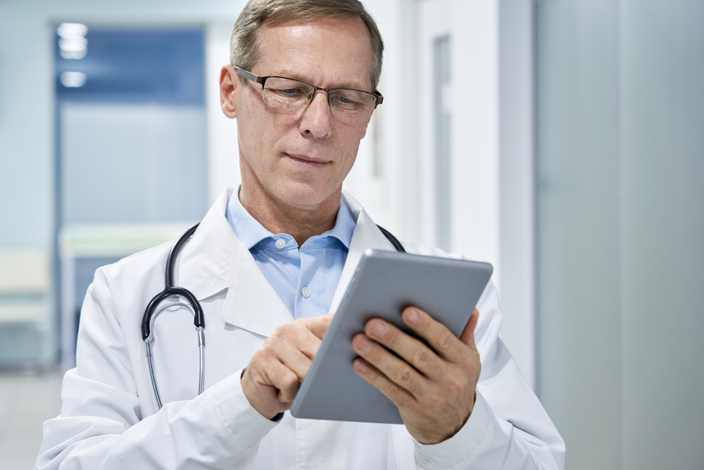 doctor using pharmacy software